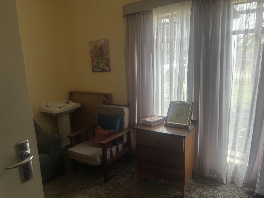 5 Bedroom Property for Sale in Viljoenskroon Free State